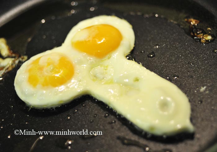 Egg fryer/Tạo dáng với trứng ốp la